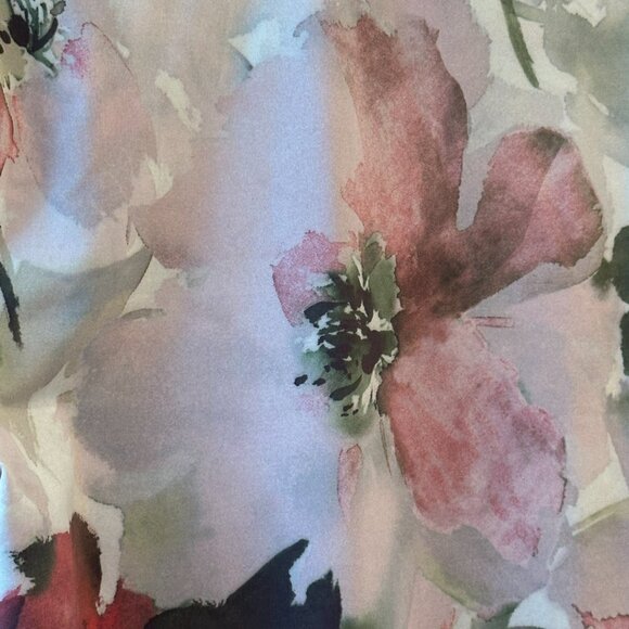 🌸 St. John Floral V-Neck Top – Size Medium - Picture 5 of 6